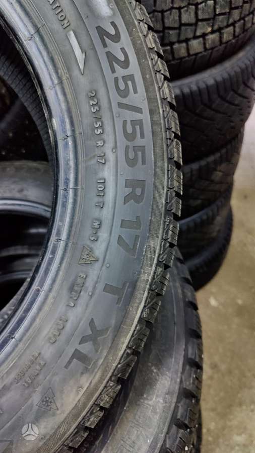 Continental ContiVikingConract 7, winter 225/55 R17