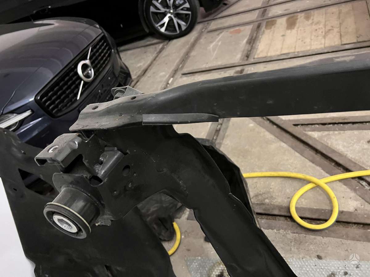 Volvo XC60 engine cradle