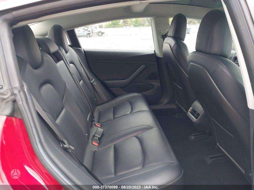 Tesla Model 3 dalimis. Visas auto ardomas dalimis