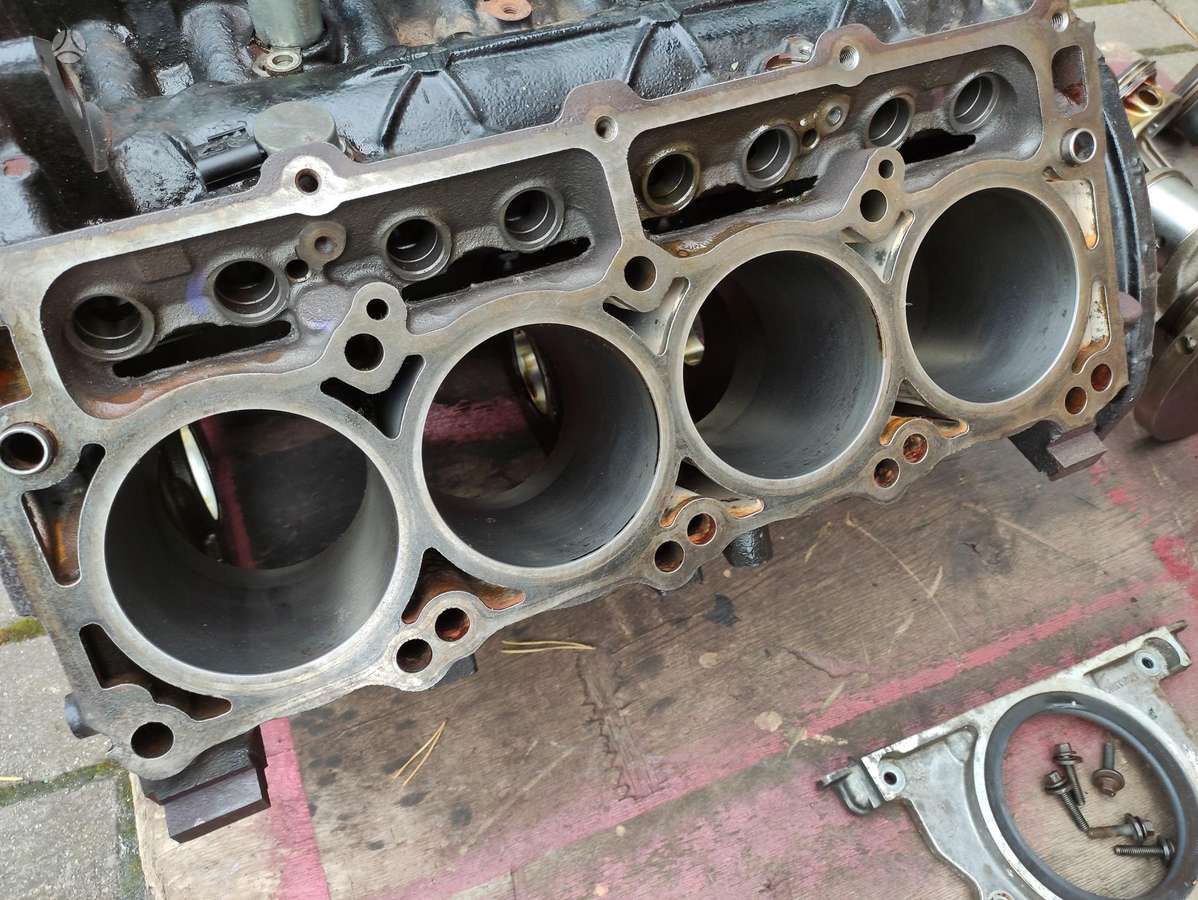 Dodge Challenger, SRT 6.2L / 6.4L / 5.7L, детали двигателя