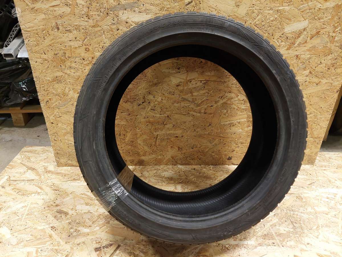 Vredestein WINRAC PRO, winter 255/40 R21