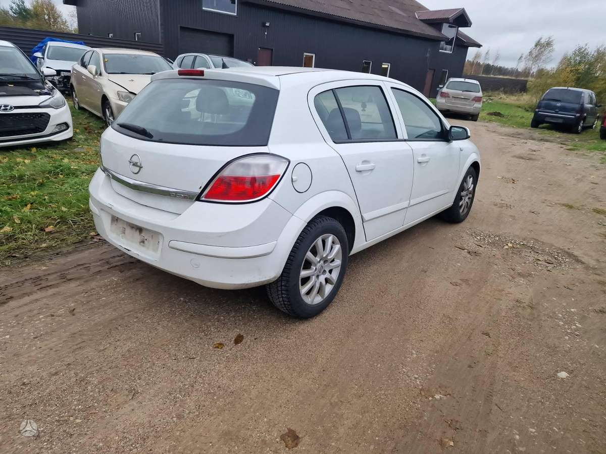 Opel Astra dalimis