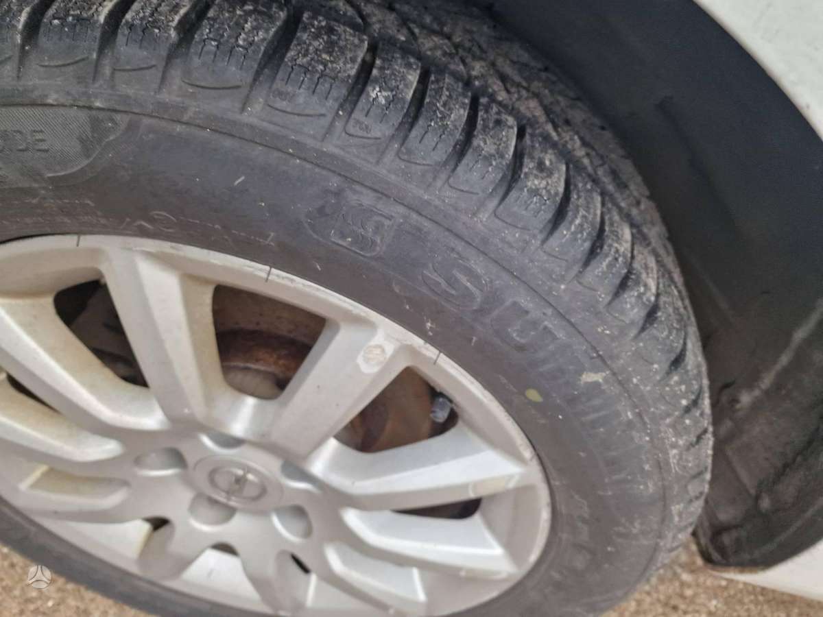 Opel Astra dalimis