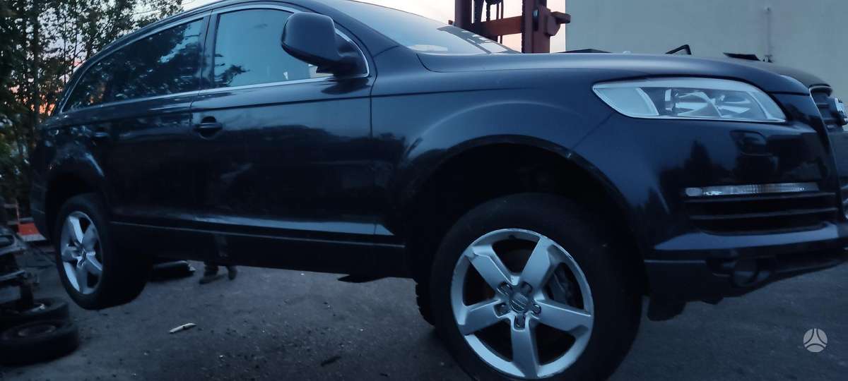 Audi Q7 37069885048 variklis bug