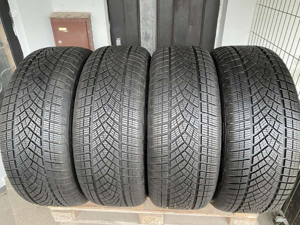 Goodyear Ultragrip performace, winter 255/55 R19