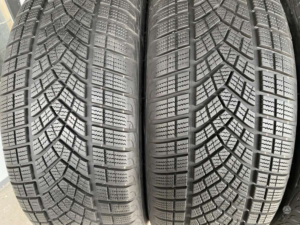 Goodyear Ultragrip performace, winter 255/55 R19