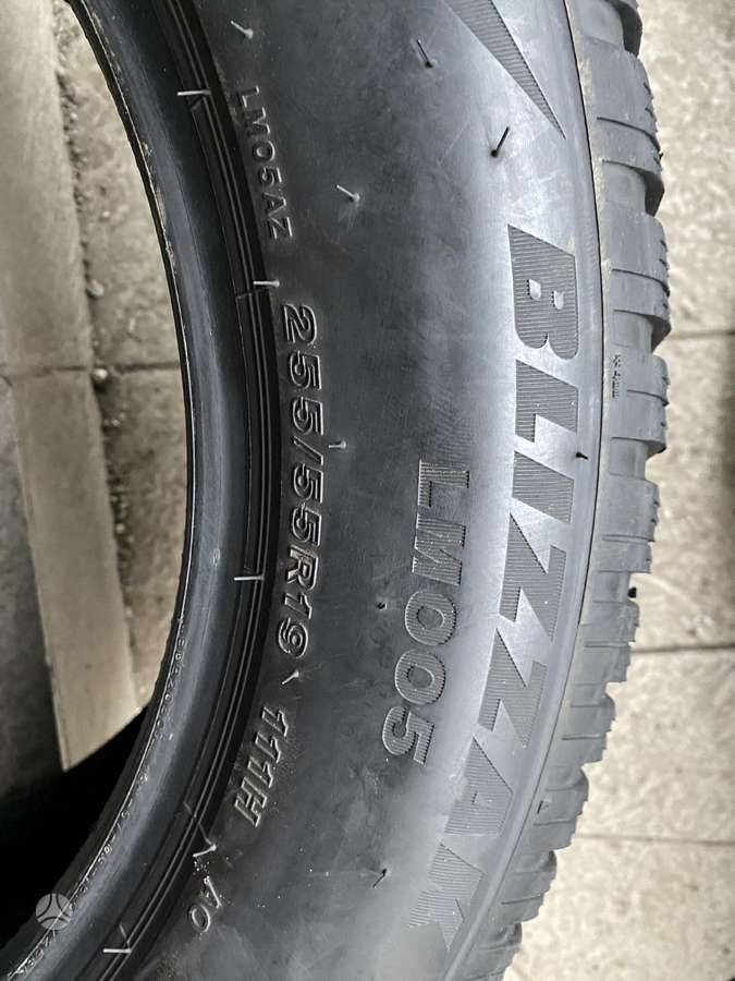 Bridgestone Blizzak lm005, winter 255/55 R19