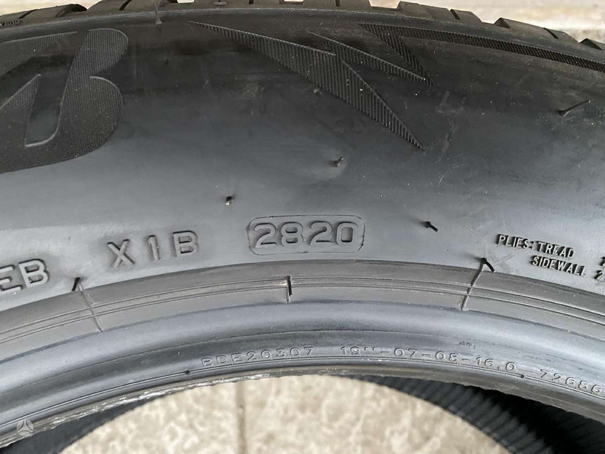 Bridgestone Blizzak lm005, winter 255/55 R19