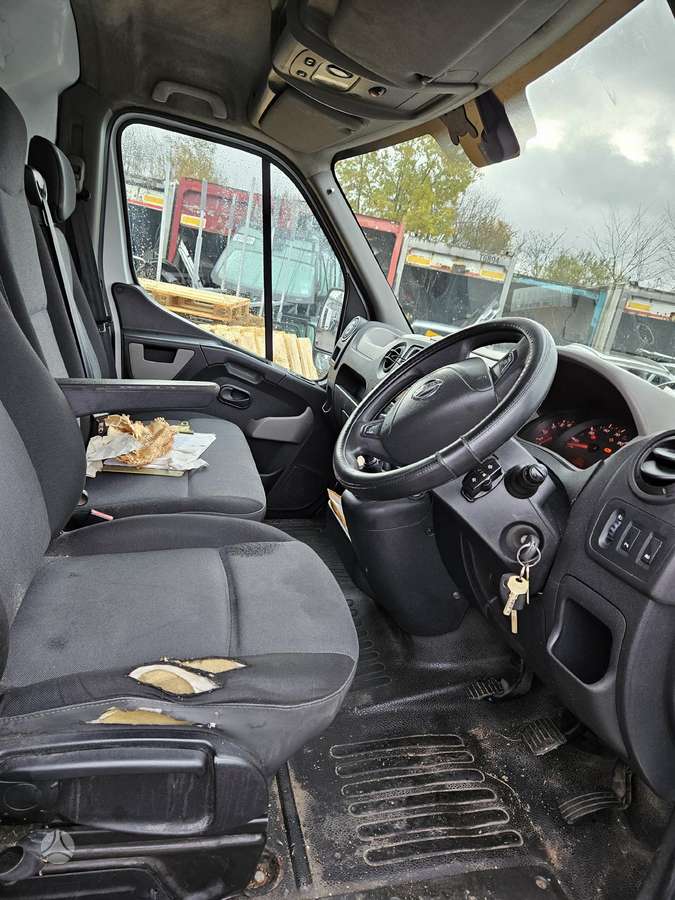 Nissan NV400