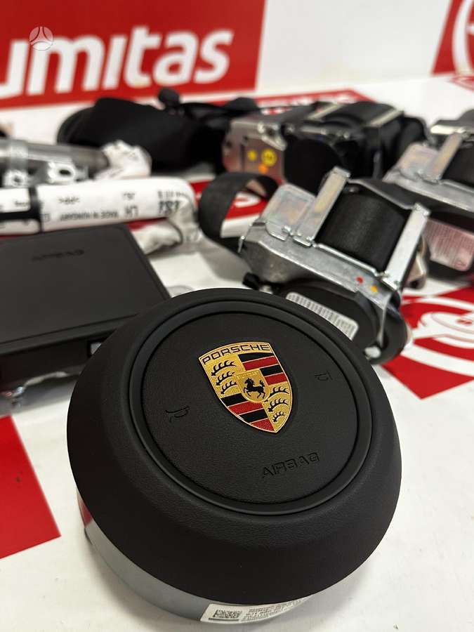Porsche Taycan oro pagalvės, saugos diržai