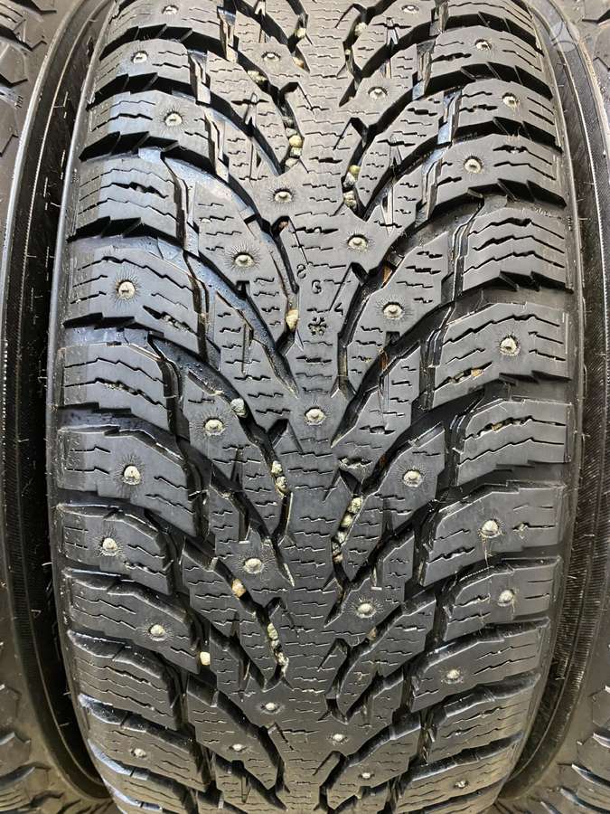 Nokian Hakka 9, winter 235/55 R18