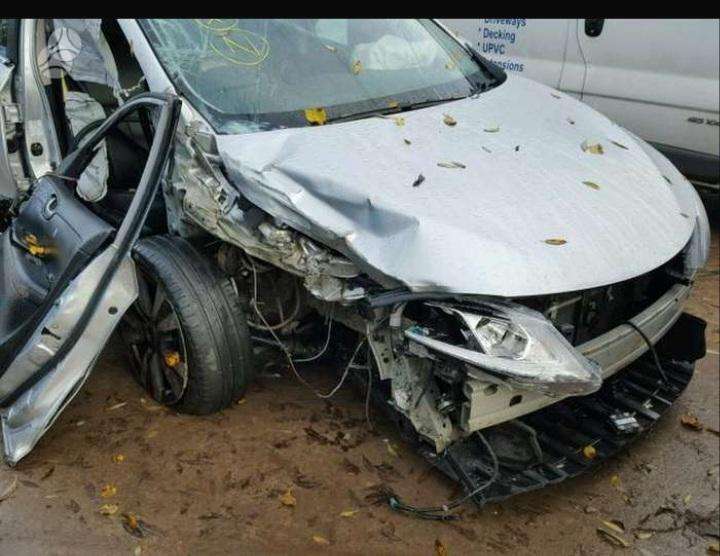 Nissan Pulsar body parts