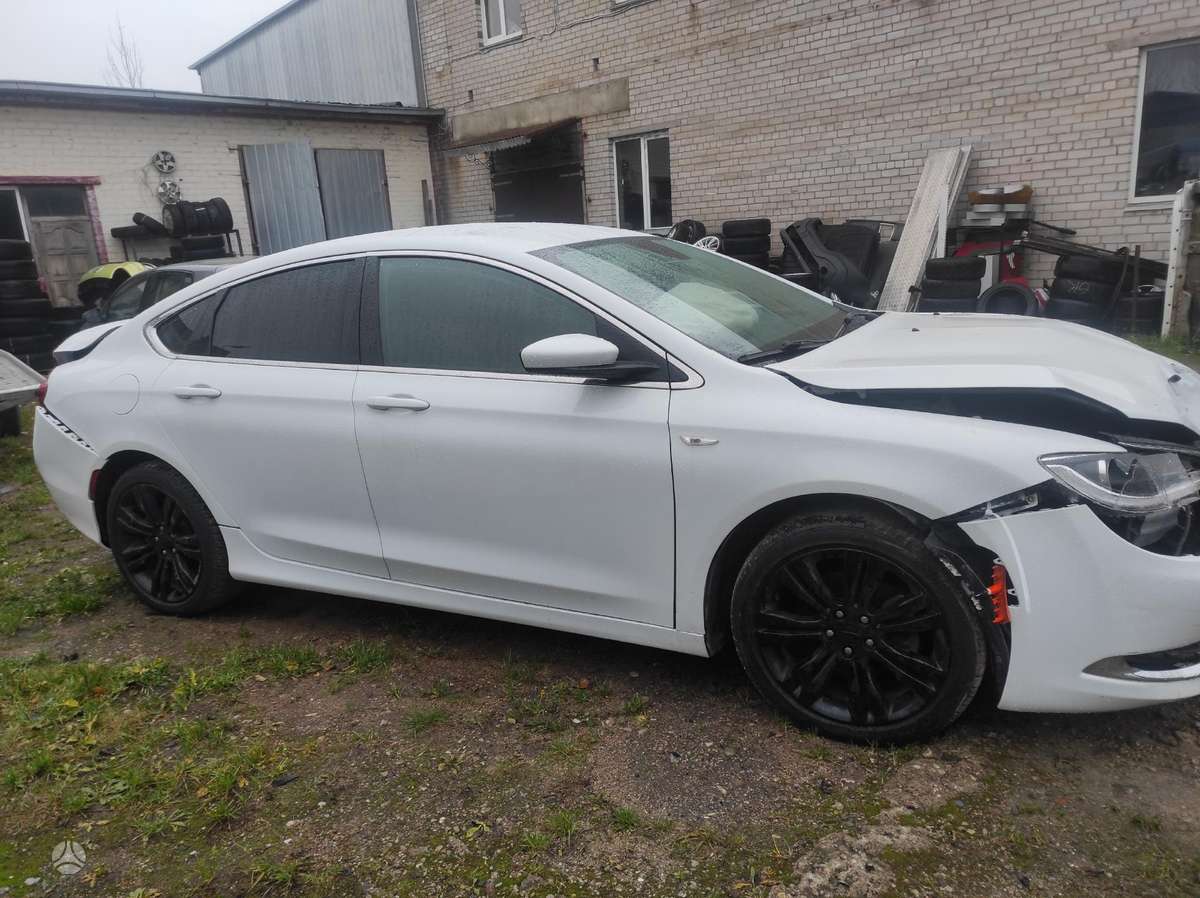 Chrysler 200