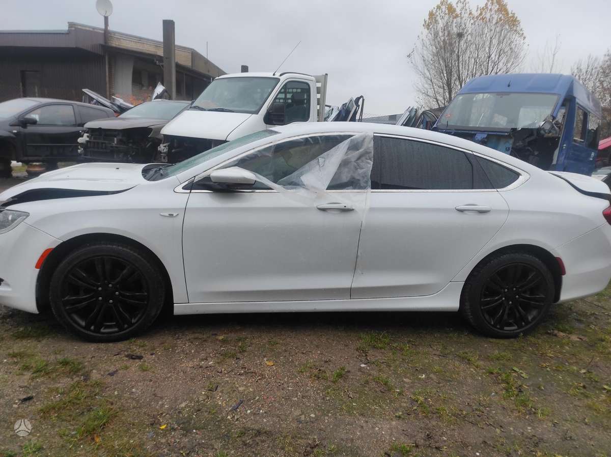 Chrysler 200