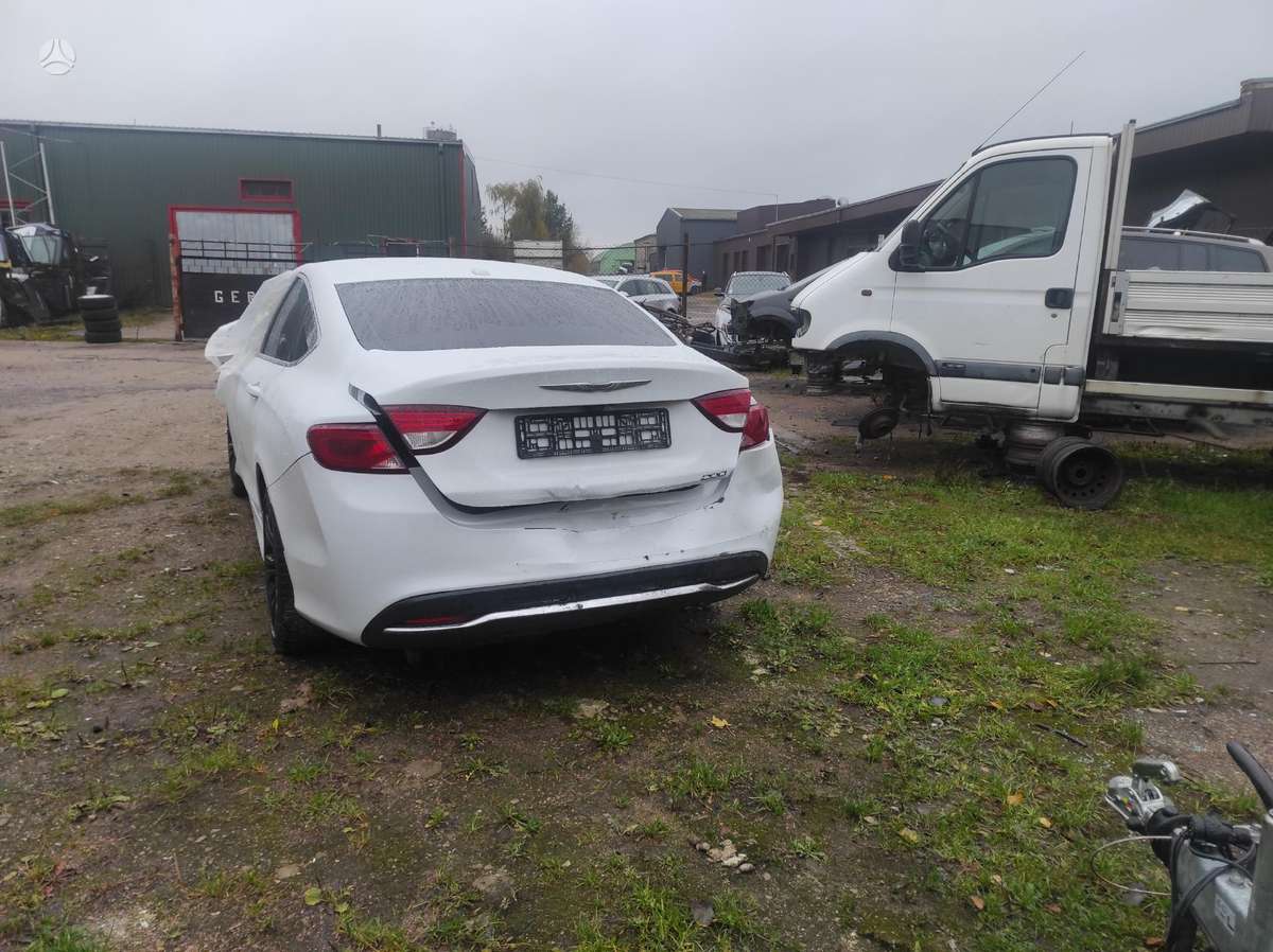 Chrysler 200