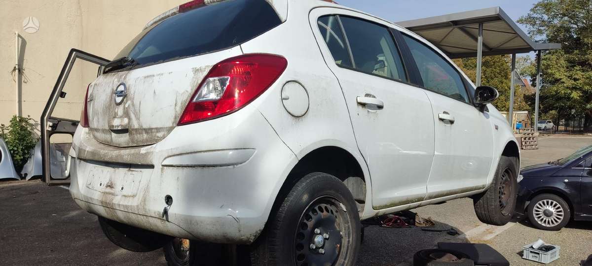 Opel Corsa 37069885048