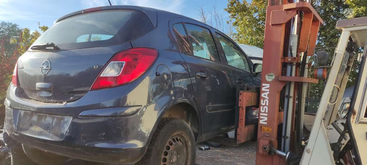 Opel Corsa 37069885048