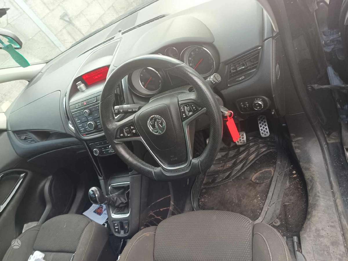 Opel Zafira по частям