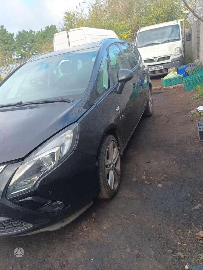 Opel Zafira по частям