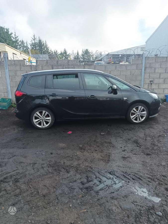 Opel Zafira по частям