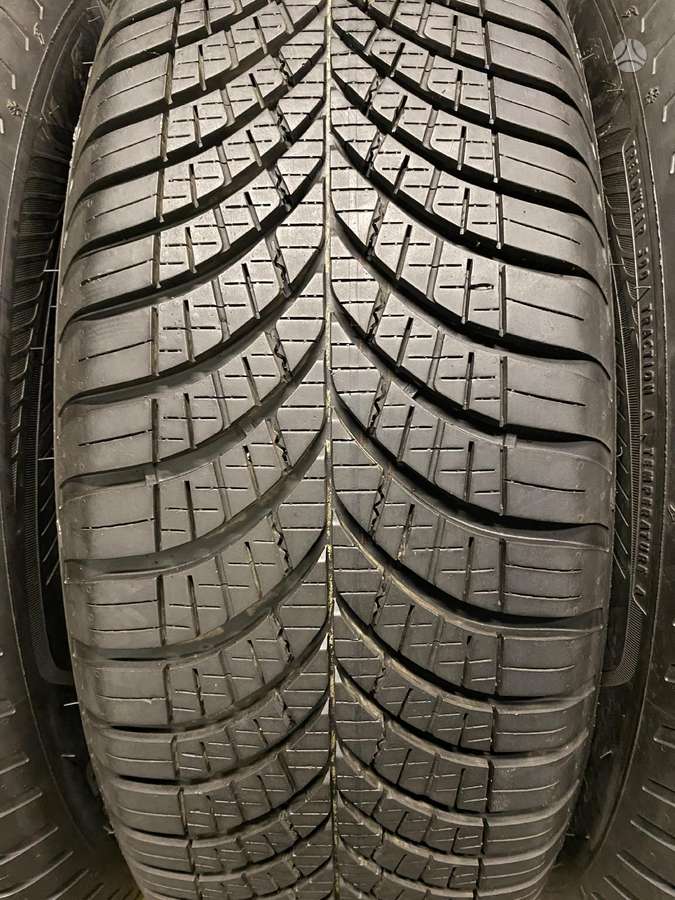 Goodyear Vector 4seasons, всесезонные 215/65 R17