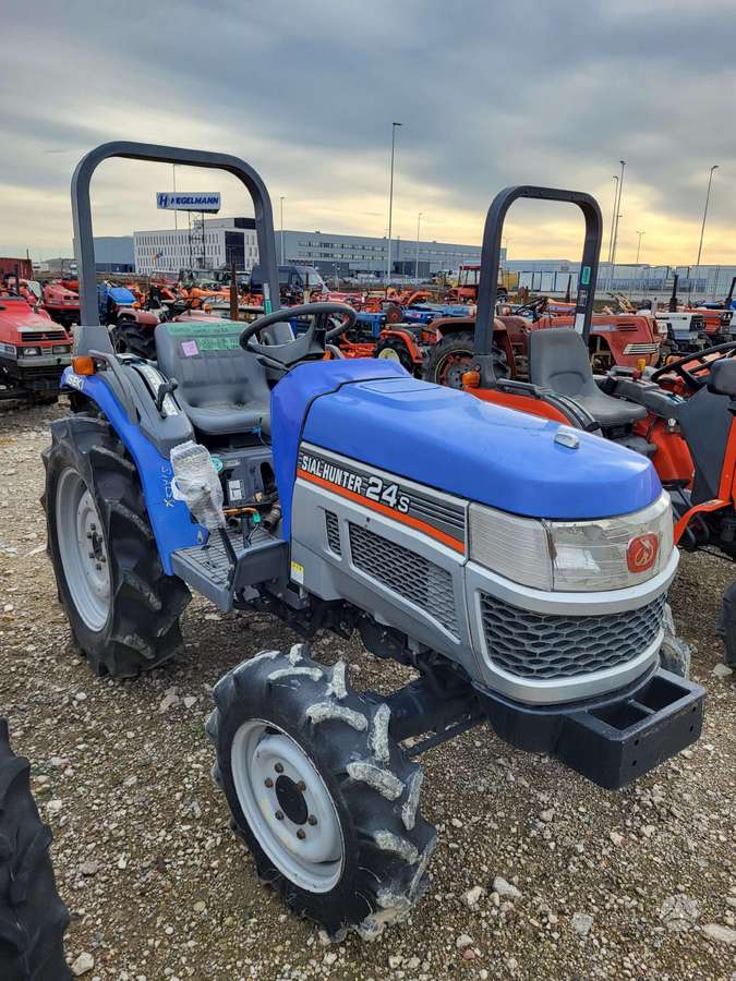 Kubota VISI MODELIAI, tractors