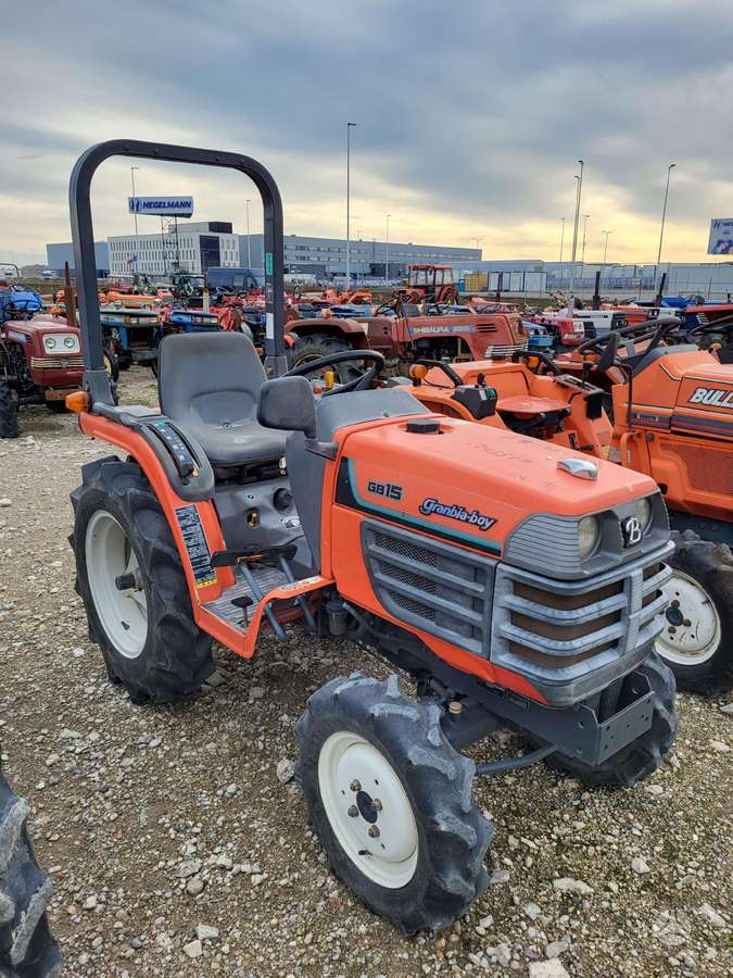 Kubota VISI MODELIAI, tractors