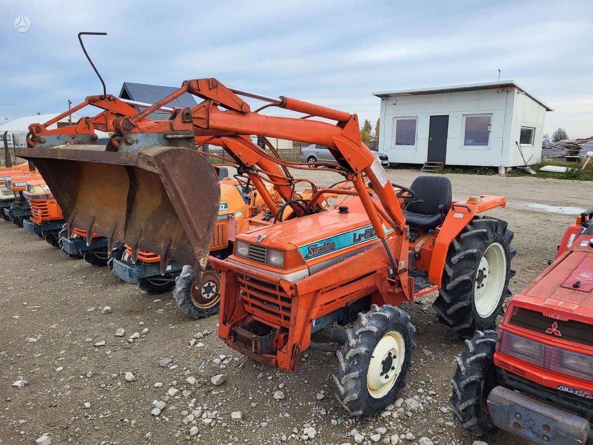 Kubota VISI MODELIAI, tractors