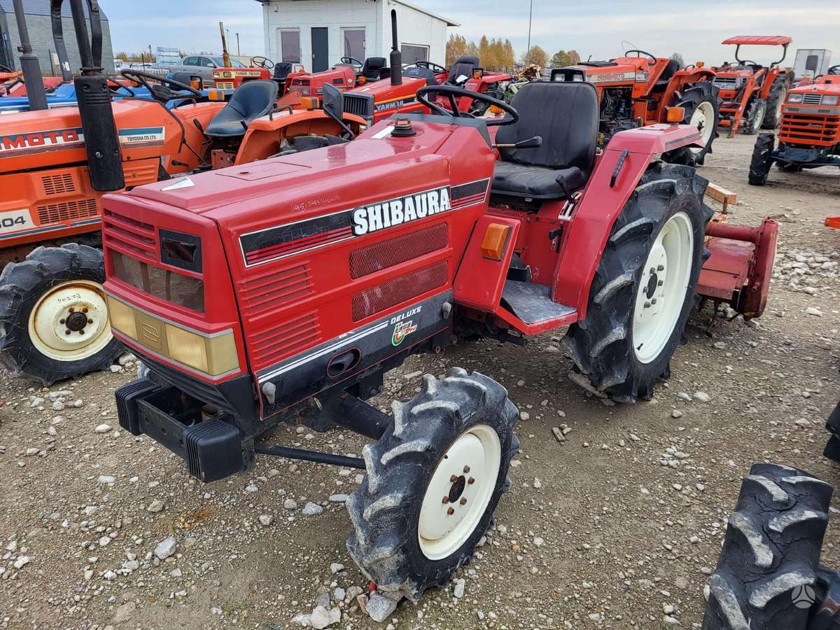 Kubota VISI MODELIAI, tractors