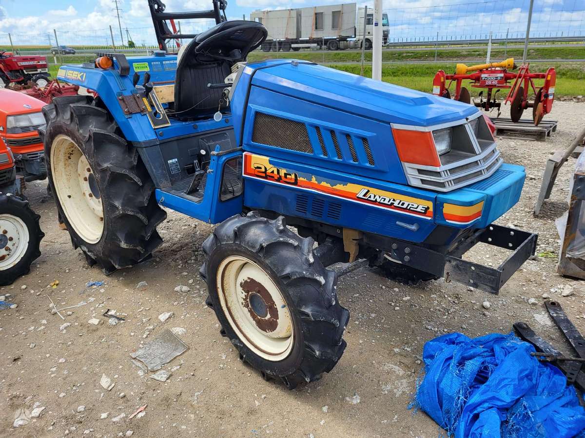 Kubota VISI MODELIAI, тракторы