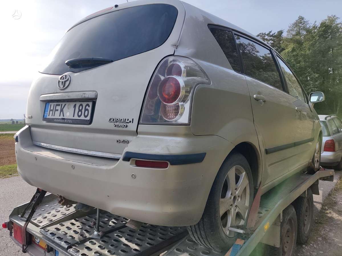 Toyota Corolla Verso по частям. Variklis dalimis