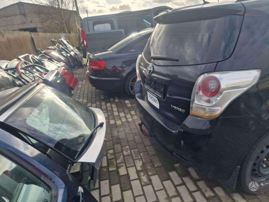 Toyota Verso for parts