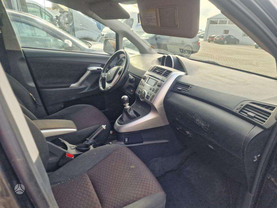 Toyota Verso dalimis