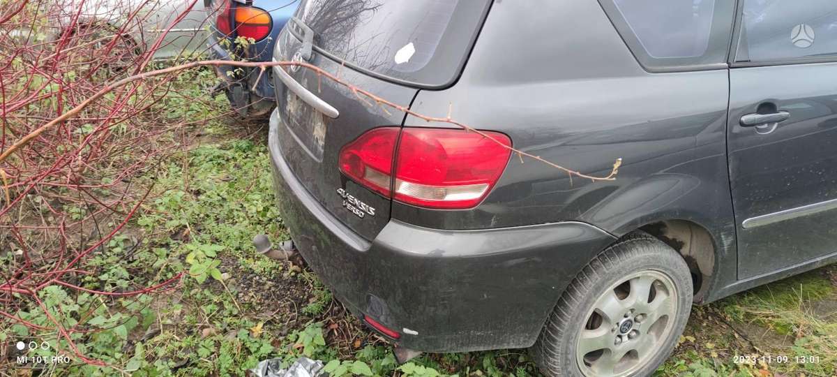 Toyota Avensis Verso по частям