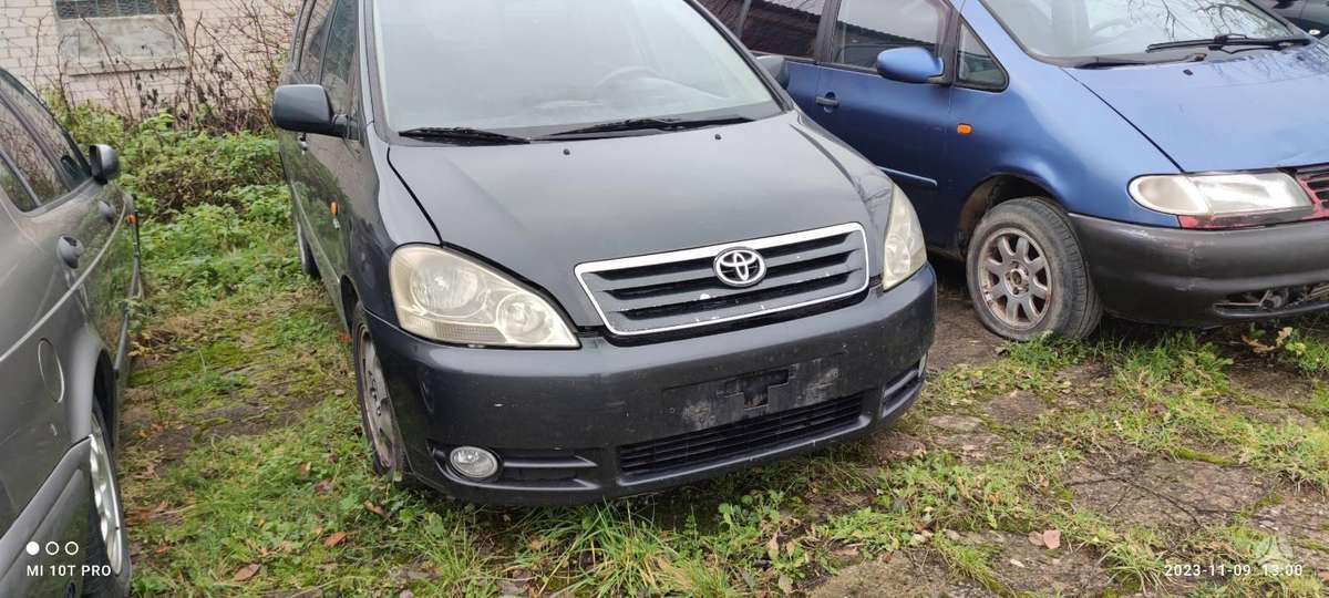 Toyota Avensis Verso по частям