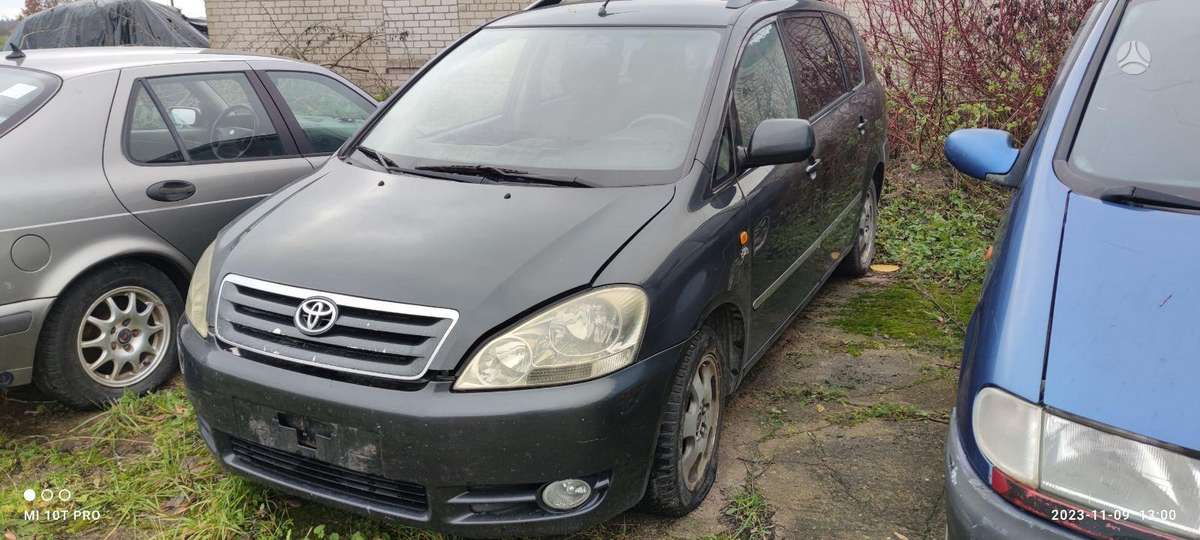 Toyota Avensis Verso по частям