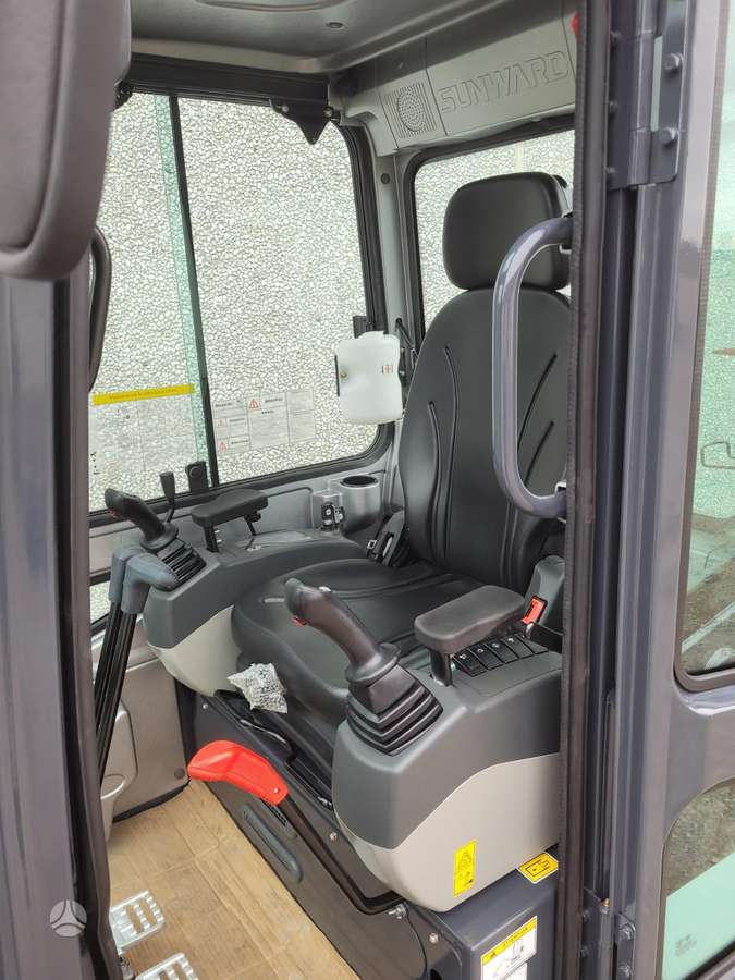 Sunward SWE20F, mini excavator