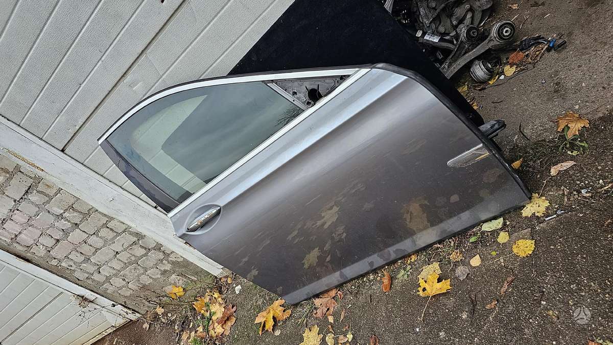 BMW 7 serija dalimis