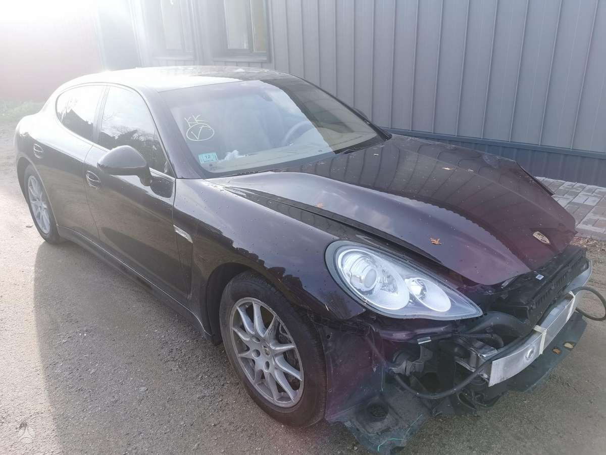 Porsche Panamera dalimis