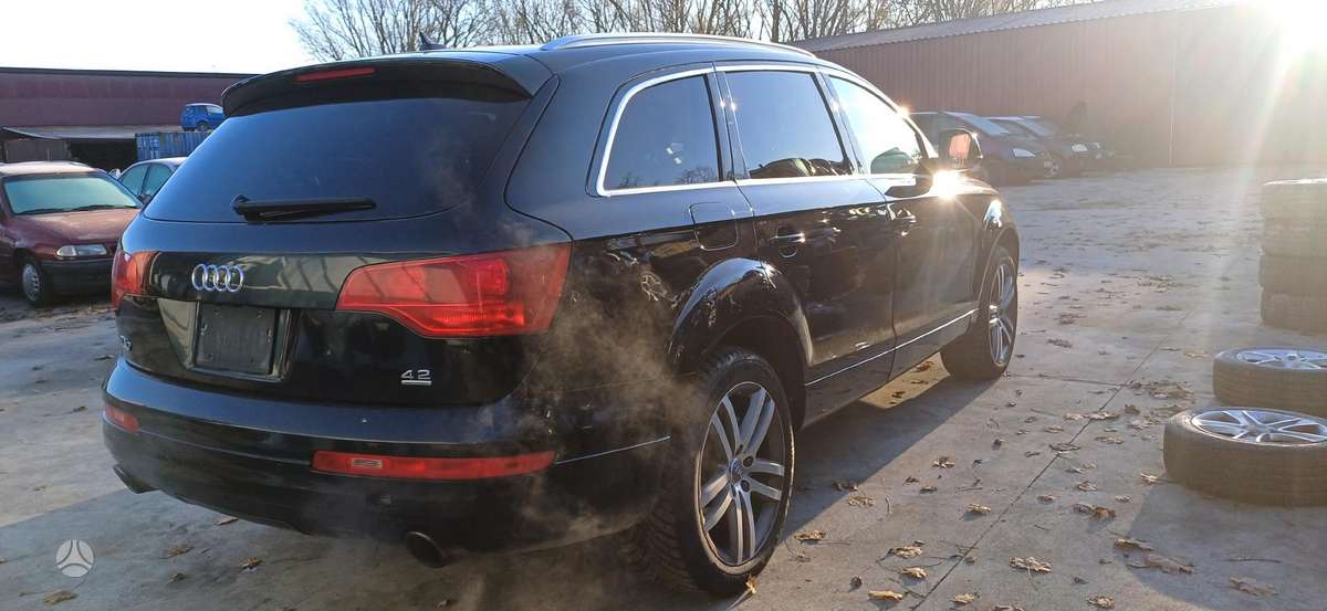Audi Q7 for parts