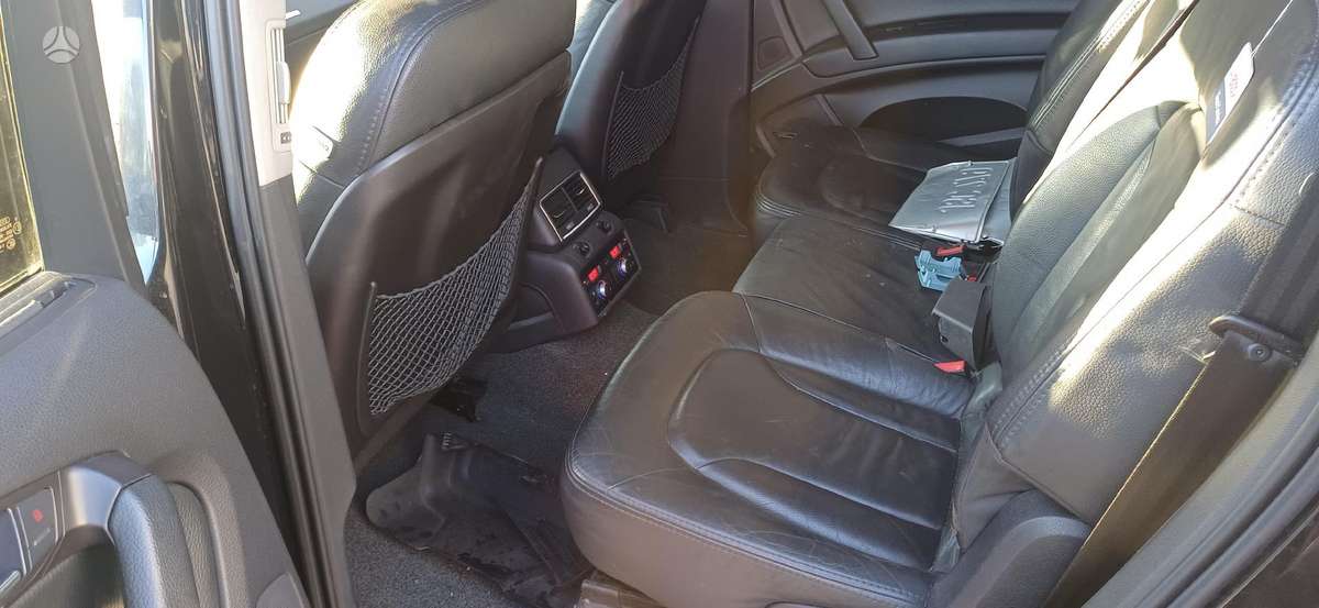 Audi Q7 dalimis