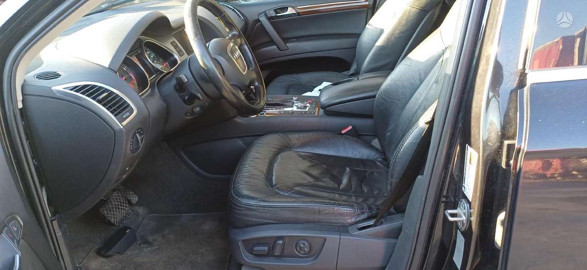 Audi Q7 dalimis
