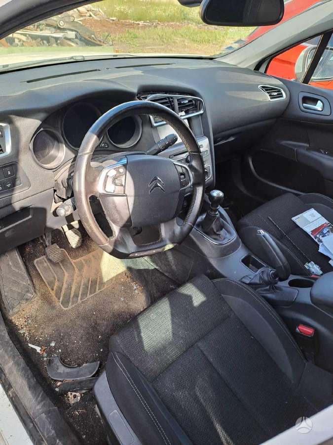 Citroen C4 dalimis. Europa