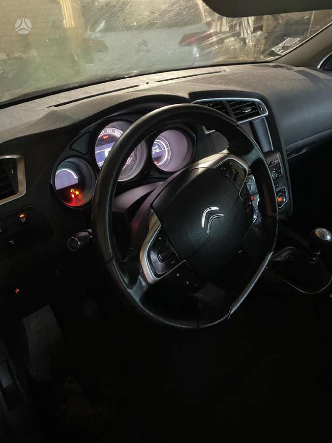 Citroen C4 dalimis. Europa