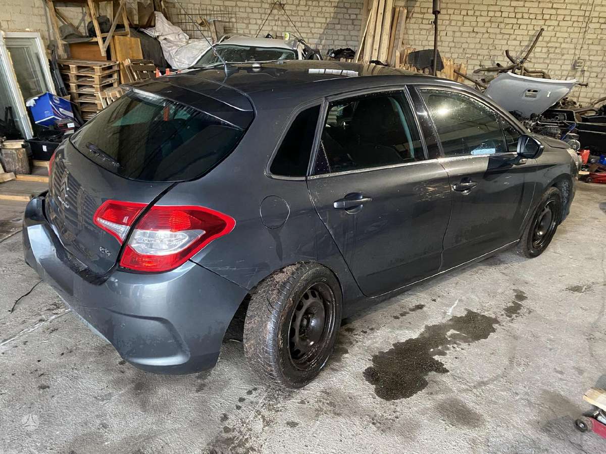 Citroen C4 dalimis. Europa