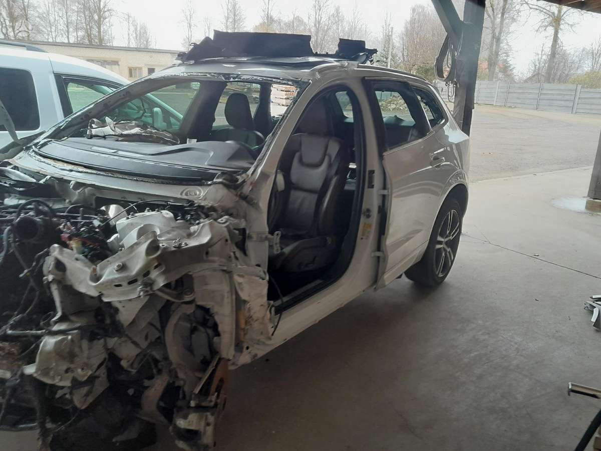 Volvo XC60 dalimis. T6