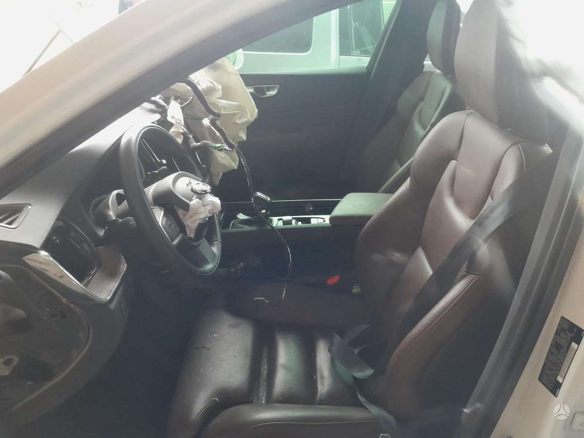 Volvo XC60 dalimis. T6