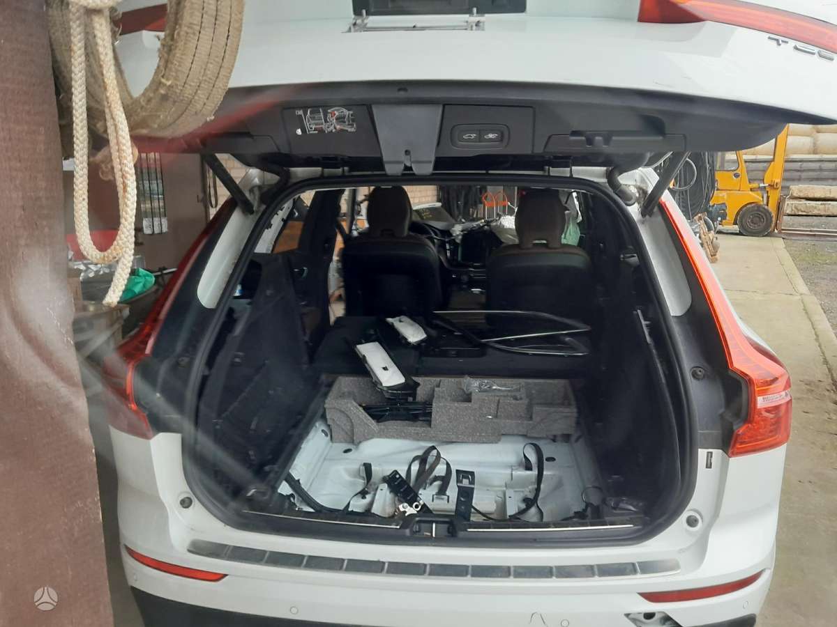 Volvo XC60 dalimis. T6