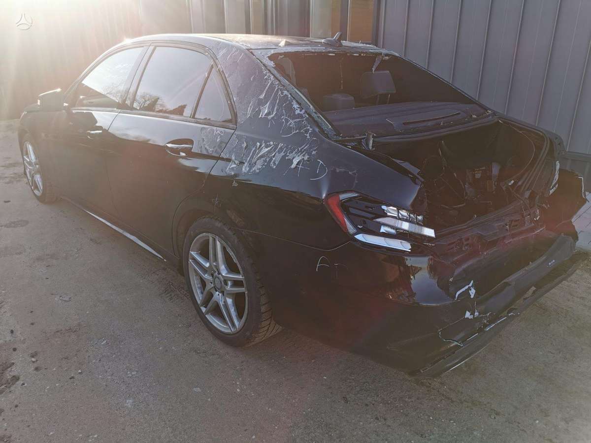 Mercedes-Benz E350 rezerves daļās