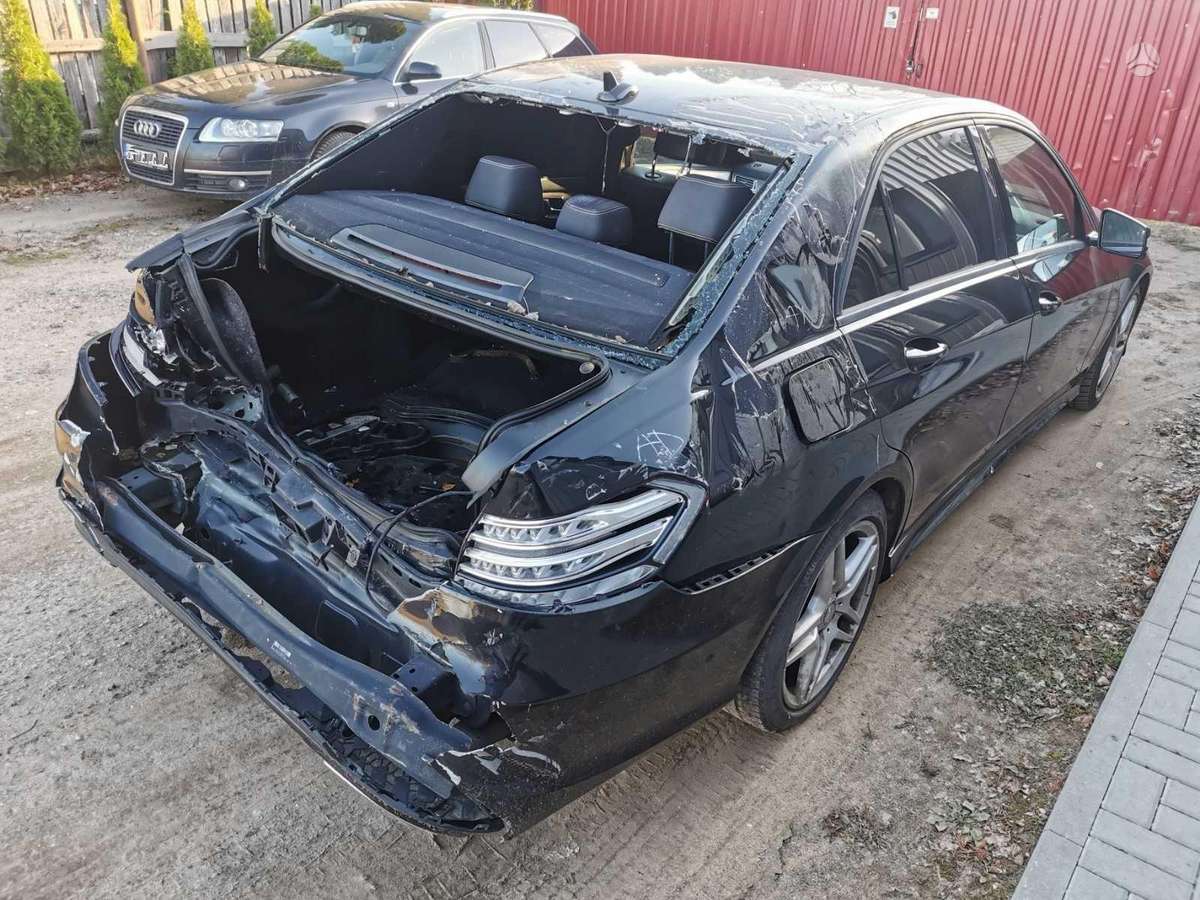 Mercedes-Benz E350 rezerves daļās